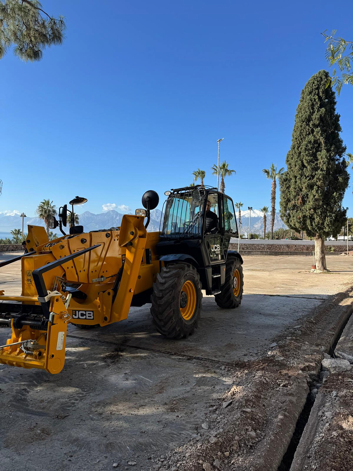  JCB