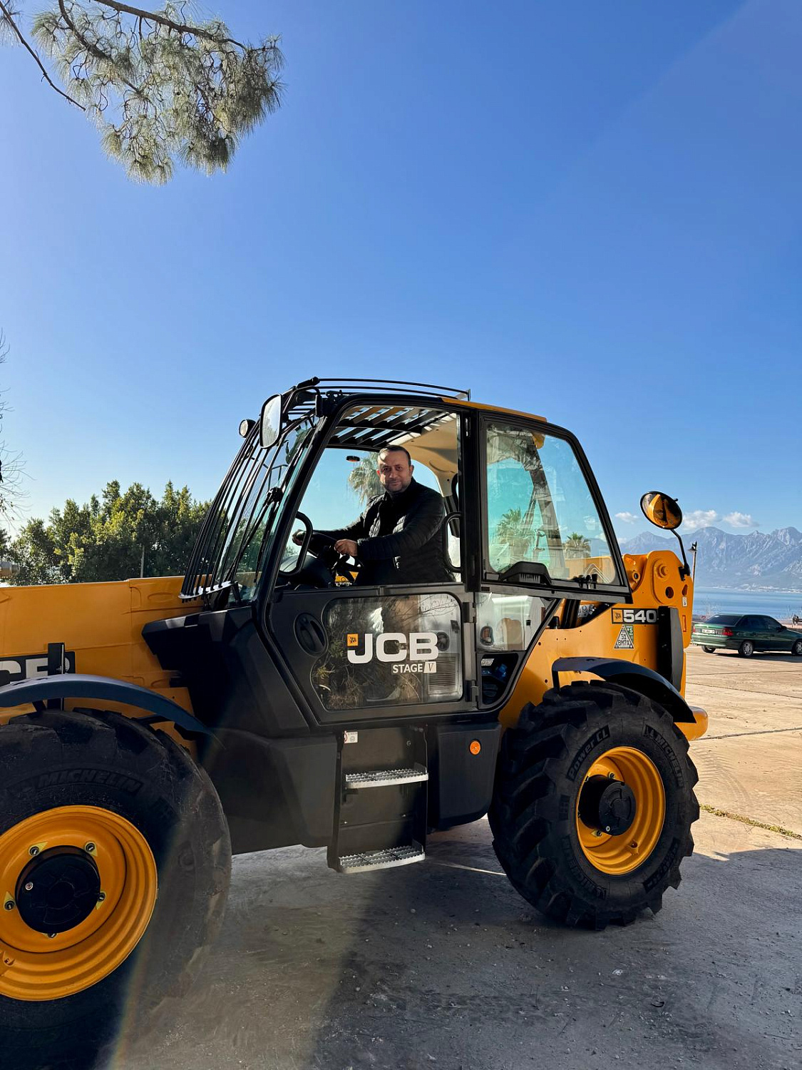  JCB