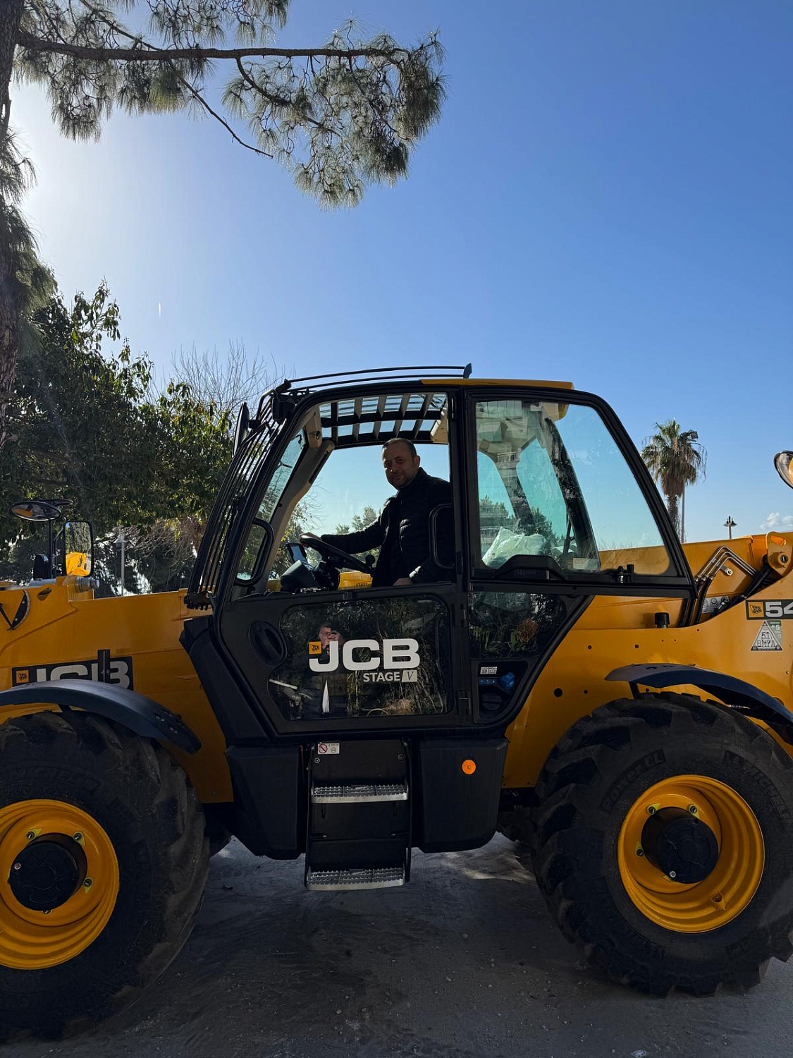  JCB